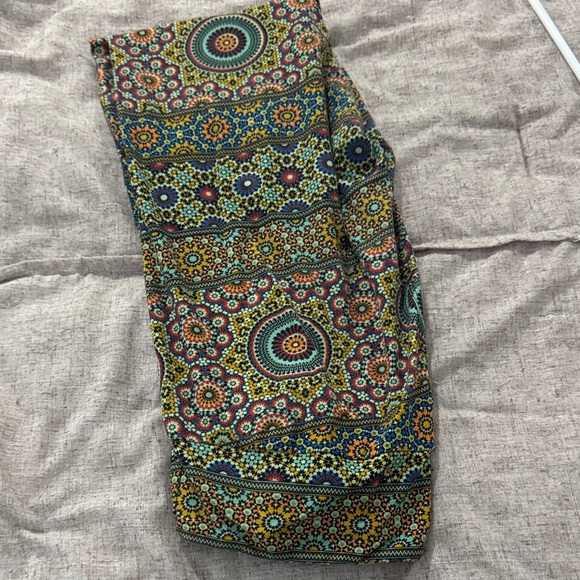 LuLaRoe woman’s Bohemian Patterned leggings - Picture 1 of 3